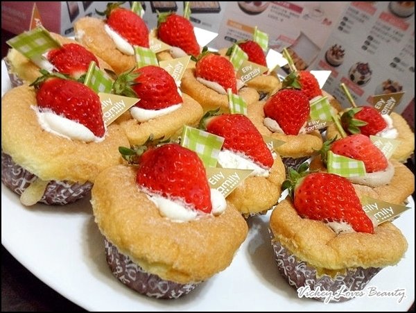 (美食)品嚐超完美的艾立蛋糕(Elly Family)～迷你草莓戚風蛋糕