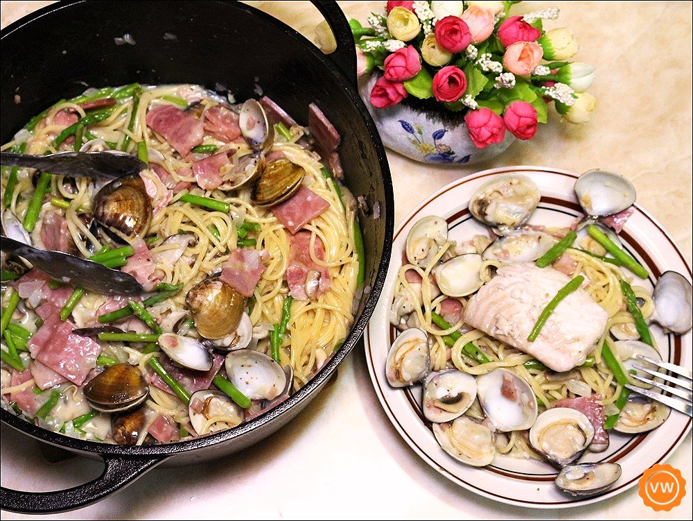 鑄鐵鍋料理 │料理食譜：海鮮義大利麵&自製白醬