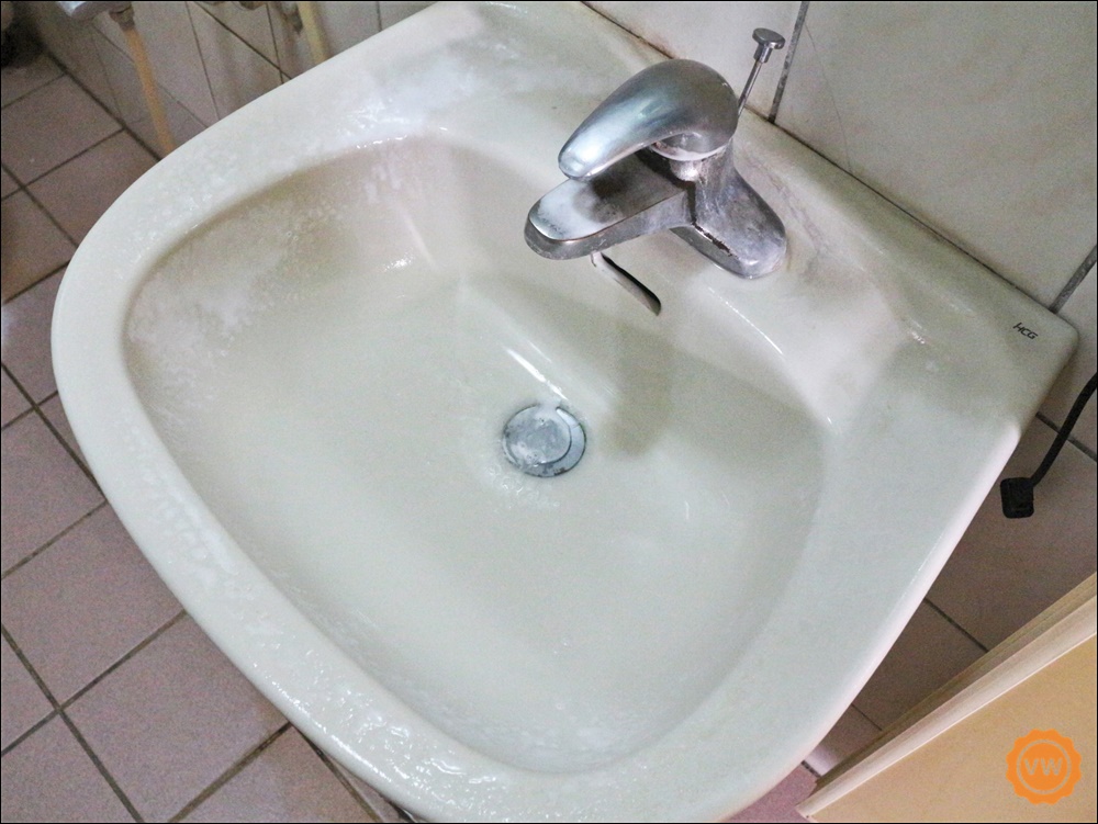 潔淨學浴廁除霉噴霧，浴室除霉水垢、皂垢清潔推薦，專利除霉配方，輕鬆省力刷洗
