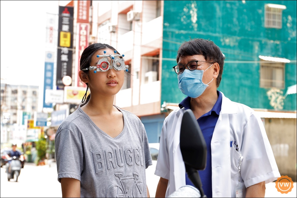 鹿港配眼鏡│蔡司優視力合作夥伴│蔡司優視力專家│視軸偏離矯正：彰化視康佳眼鏡 振興券優惠