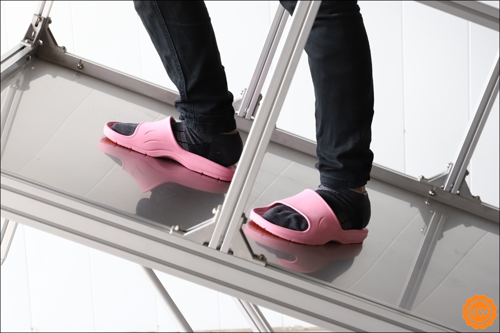 防滑拖鞋推薦：伴佳家 超防護止滑拖 走在濕滑地也可以很安全！