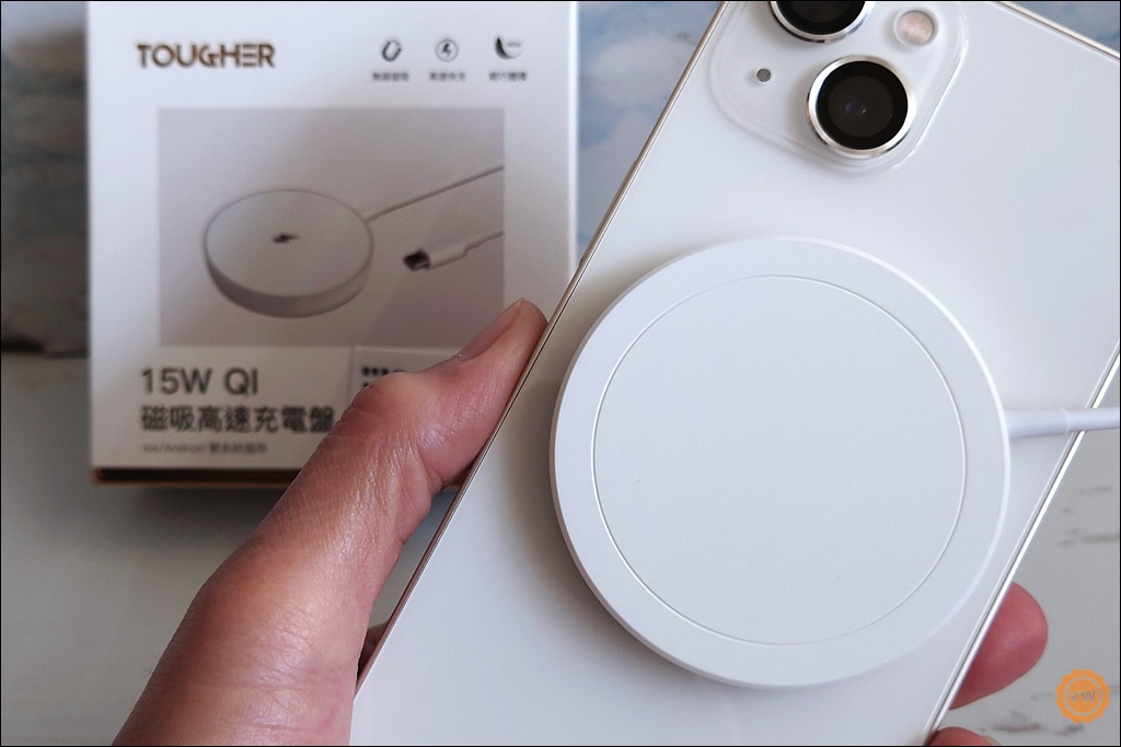 手機無線充電盤推薦│Tougher 15W Qi 磁吸高速充電盤